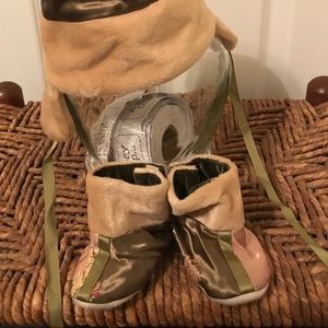 Baby Ya-Ya Chinese Silk and Faux Fur Hat/Booties